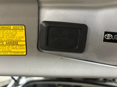 Used 2013 Toyota Highlander Limited image 17