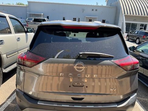 Used 2022 Nissan Rogue SV FWD image 5