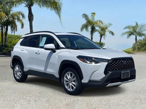 Used 2022 Toyota Corolla Cross LE w/ Moonroof Package AWD/4WD image 2