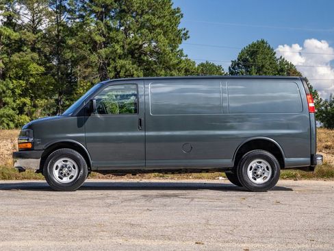 Used 2014 Chevrolet Express 2500 image 8