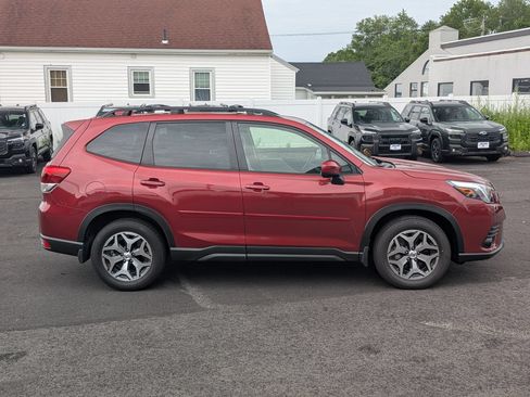 Used 2023 Subaru Forester Premium AWD/4WD image 5