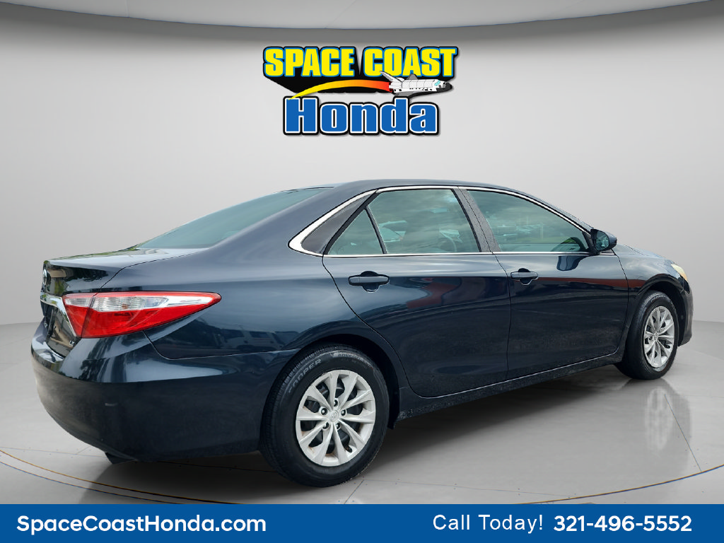 Used 2015 Toyota Camry LE FWD image 3
