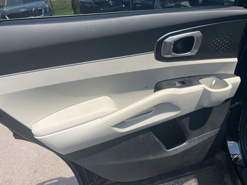 Used 2022 Kia Sorento EX w/ Panoramic Sunroof Package image 25