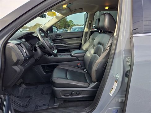Certified 2023 Nissan Pathfinder SL image 10