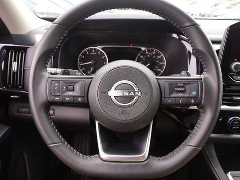 Used 2025 Nissan Pathfinder SV FWD image 12