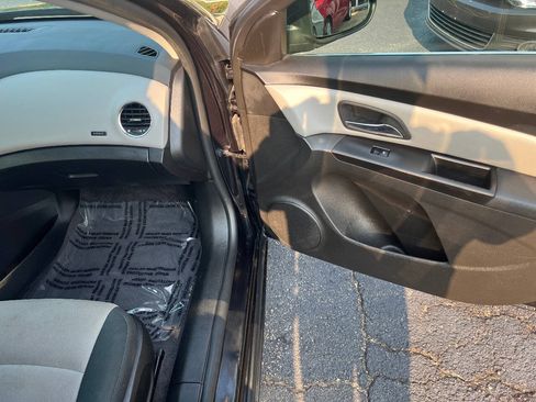 Used 2012 Chevrolet Cruze LS w/ Connectivity Package FWD image 27