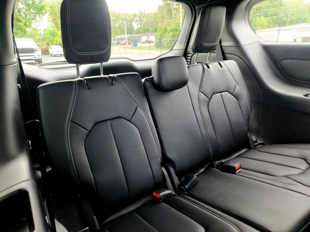 New 2027 Chrysler Pacifica Select FWD image 6
