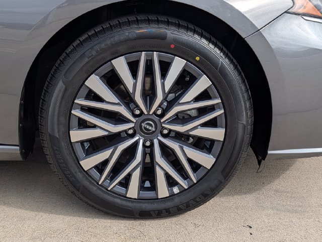 Used 2024 Nissan Altima 2.5 SV FWD image 8