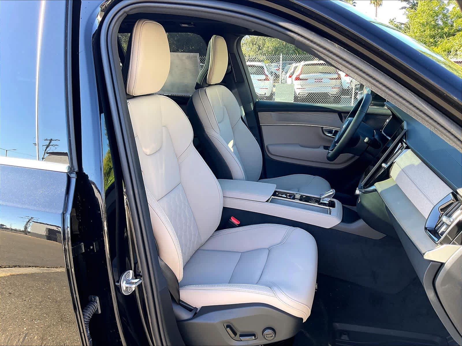 New 2027 Volvo XC90 B6 Plus AWD/4WD image 32