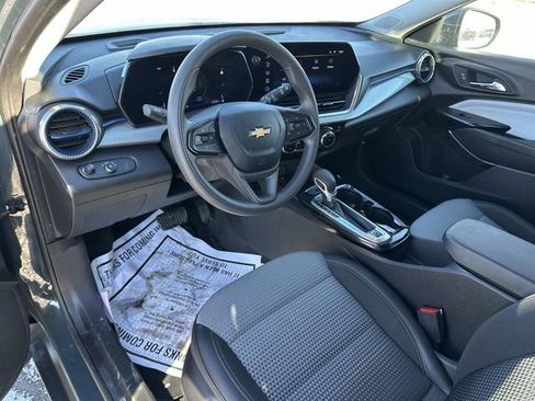 Used 2025 Chevrolet Trax LT image 10