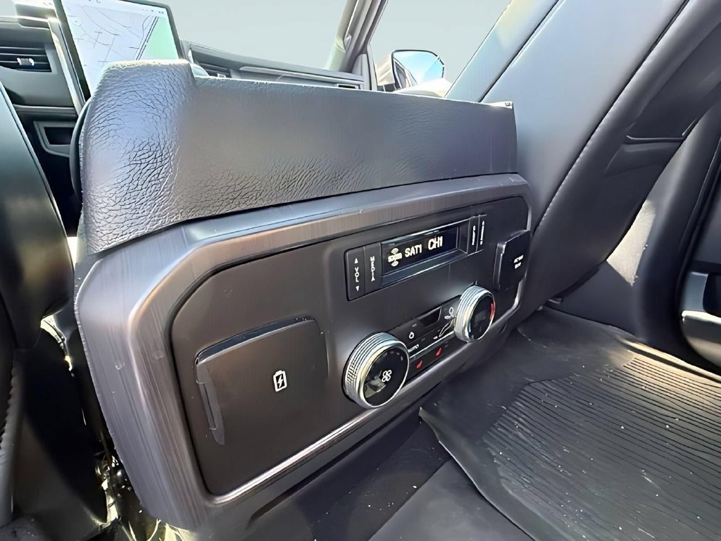 Used 2024 Ford Expedition Platinum AWD/4WD image 27