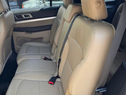 Used 2017 Ford Explorer XLT w/ Equipment Group 202A AWD/4WD image 10