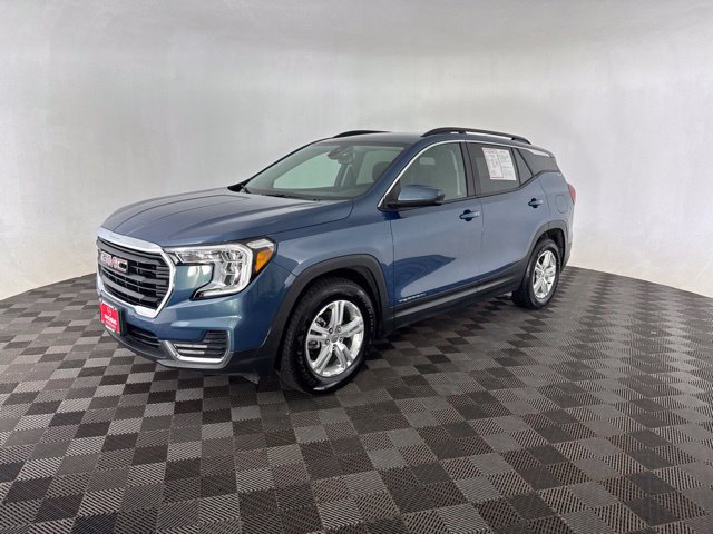 Used 2024 GMC Terrain SLE w/ Driver Convenience Package FWD image 3