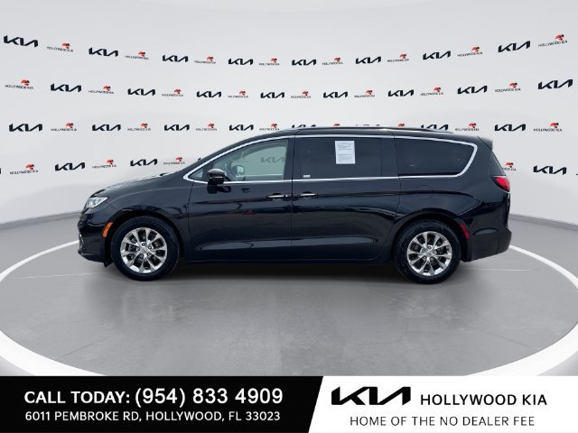 Used 2021 Chrysler Pacifica Touring-L FWD image 5