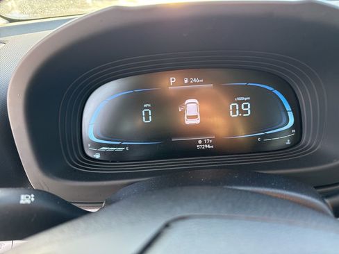 Used 2023 Hyundai Venue SEL image 24