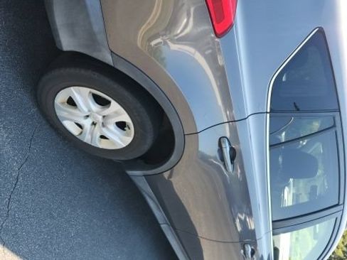 Used 2015 Toyota RAV4 LE AWD/4WD image 9