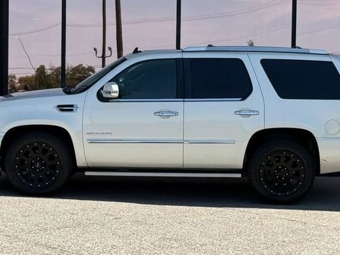 Used 2014 Cadillac Escalade Luxury AWD/4WD image 4