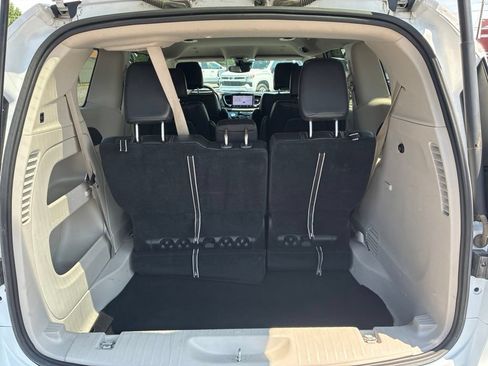 Used 2024 Chrysler Pacifica Touring-L FWD image 53