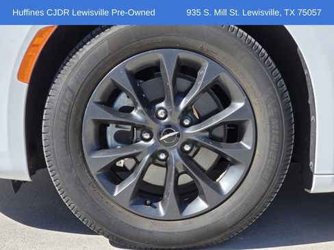 Certified 2021 Chrysler Pacifica Touring-L w/ S Appearance Package image 11