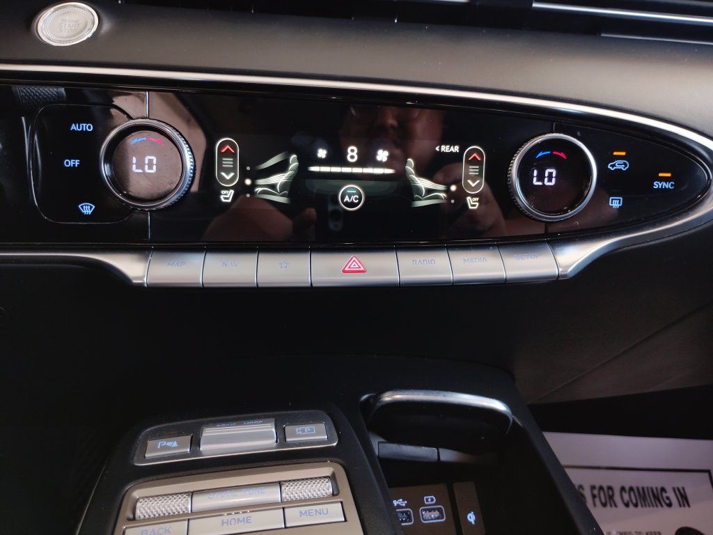 Used 2025 Genesis GV70 2.5T AWD/4WD image 40