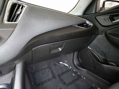 Used 2018 Chevrolet Malibu LT image 46