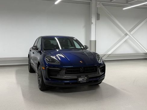 Certified 2026 Porsche Macan AWD/4WD image 9