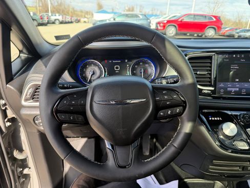 Used 2022 Chrysler Pacifica Touring-L w/ S Appearance Package image 23