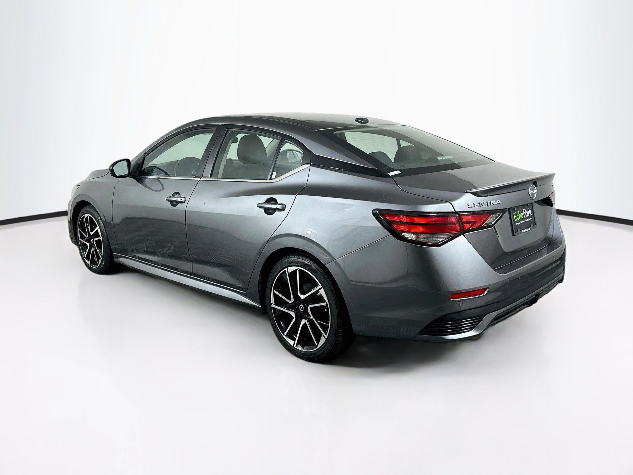 Used 2025 Nissan Sentra SR FWD image 5