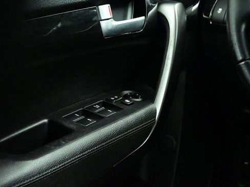 Used 2015 Kia Sorento LX image 9