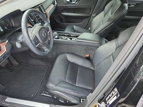 Certified 2022 Volvo S60 B5 Momentum w/ Protection Package Premier AWD/4WD image 8