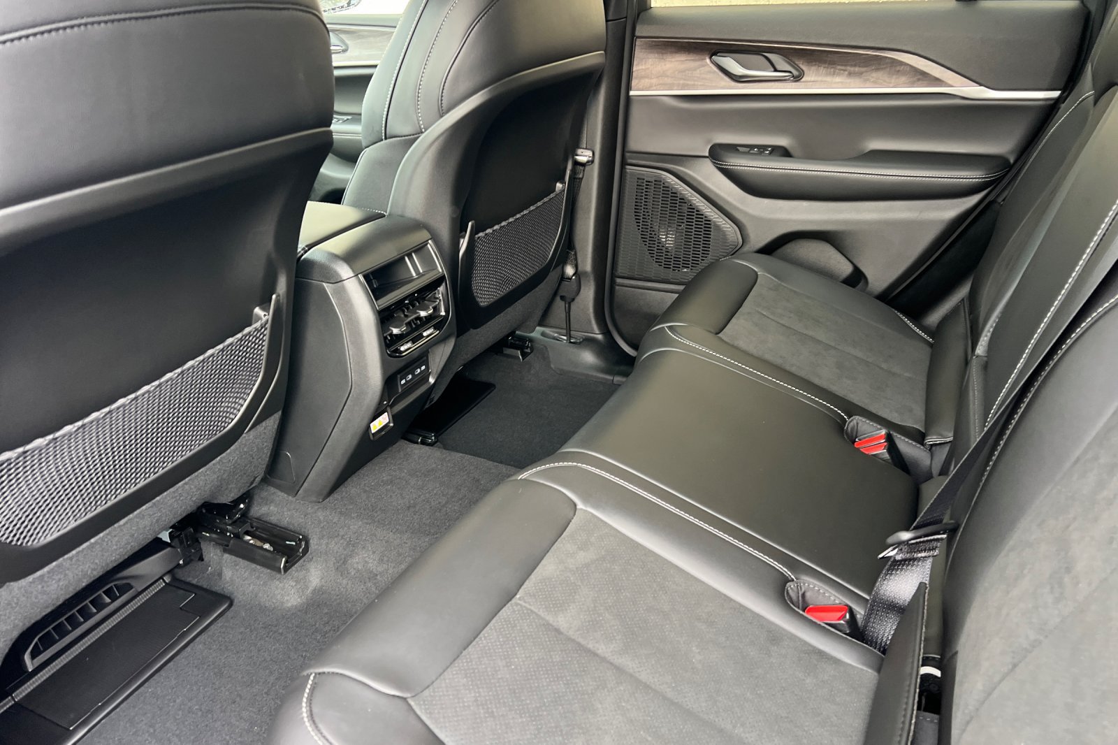New 2026 Jeep Grand Cherokee Altitude AWD/4WD image 15