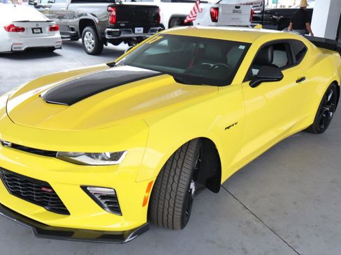 Used 2017 Chevrolet Camaro SS RWD image 9