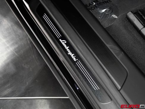 Used 2023 Lamborghini Urus Performante AWD/4WD image 52