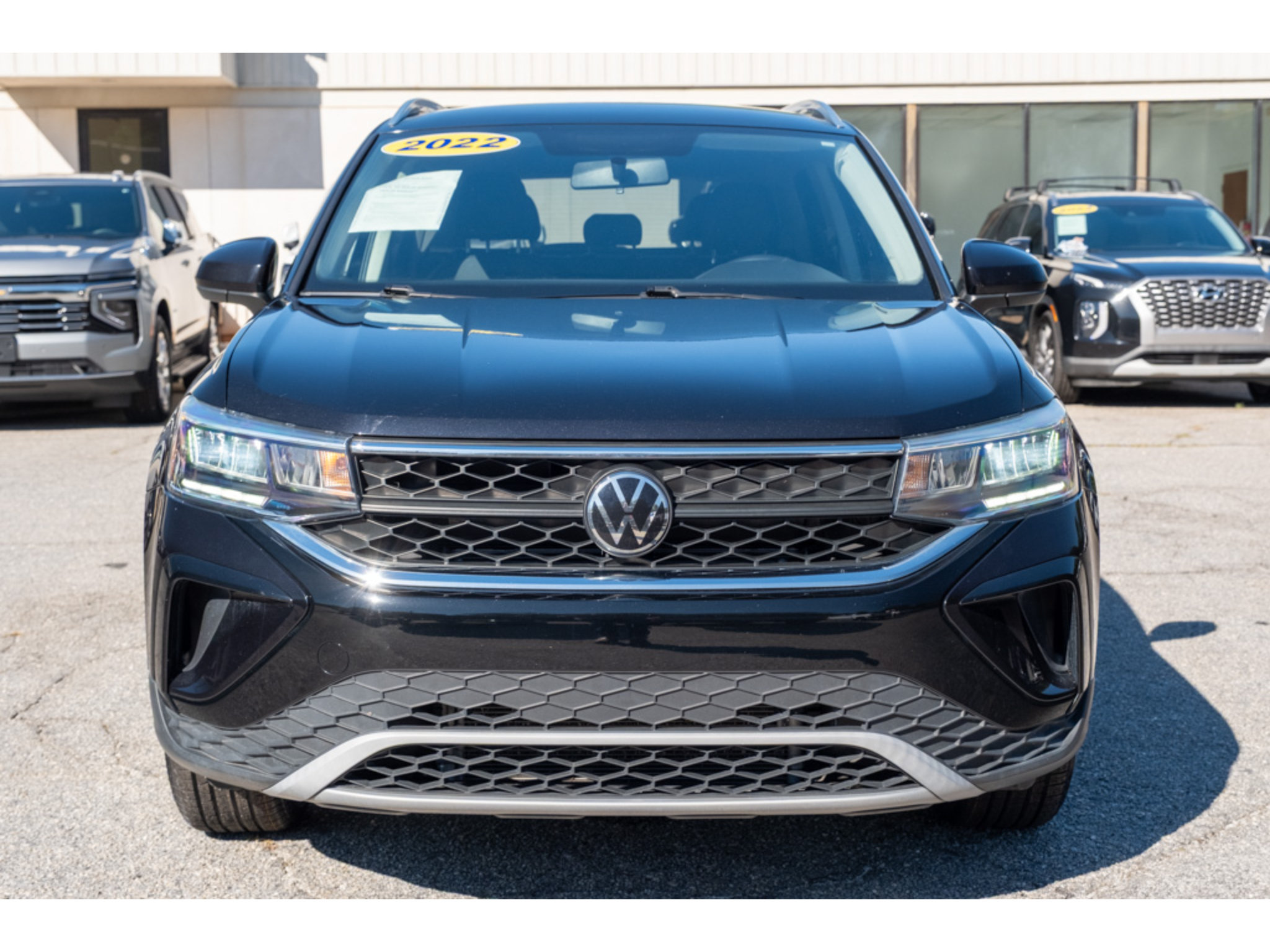 Used 2022 Volkswagen Taos SE FWD image 3