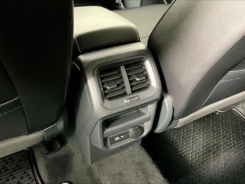 Used 2021 Volkswagen Tiguan SE w/ Panoramic Sunroof Package image 34