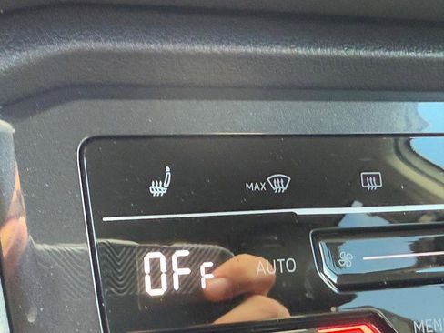 Used 2024 Volkswagen Tiguan SE image 21