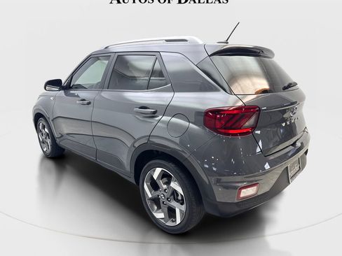 Used 2025 Hyundai Venue SEL FWD image 9
