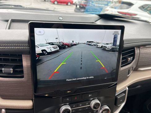 Used 2024 Ford Expedition Limited image 14