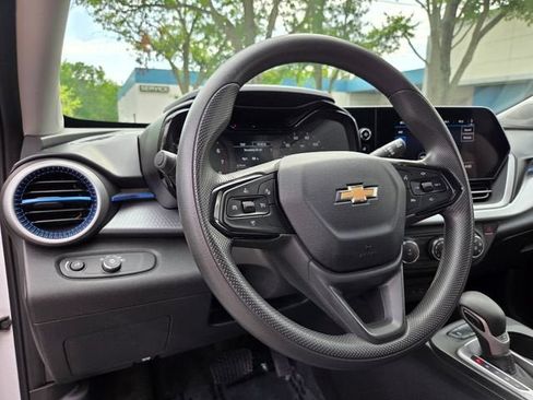 Used 2024 Chevrolet Trax LS FWD image 10
