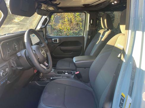 Used 2024 Jeep Wrangler Unlimited Rubicon 4xe image 16