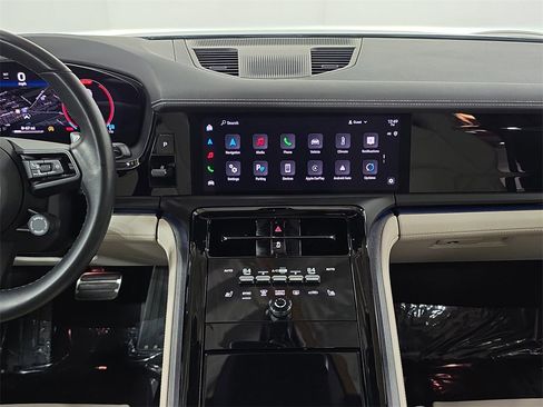 Certified 2024 Porsche Panamera image 16