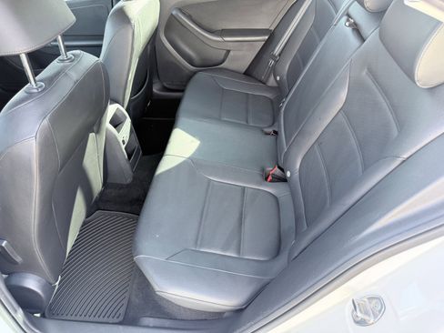 Used 2017 Volkswagen Jetta SE image 36