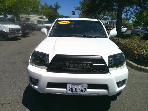 Used 2006 Toyota 4Runner Limited AWD/4WD image 2