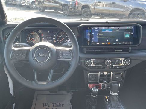 Certified 2025 Jeep Gladiator Rubicon image 23