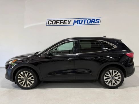Used 2021 Ford Escape Titanium AWD/4WD image 3