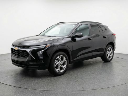 Used 2025 Chevrolet Trax LT image 3