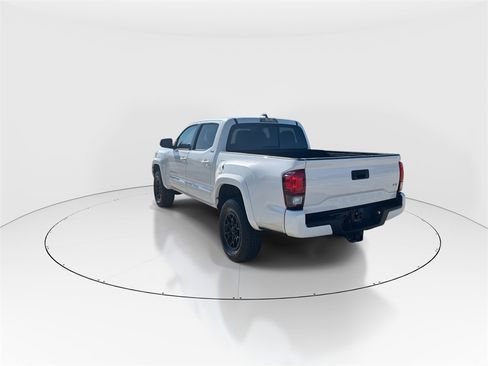 Used 2022 Toyota Tacoma SR5 w/ Technology Package image 6