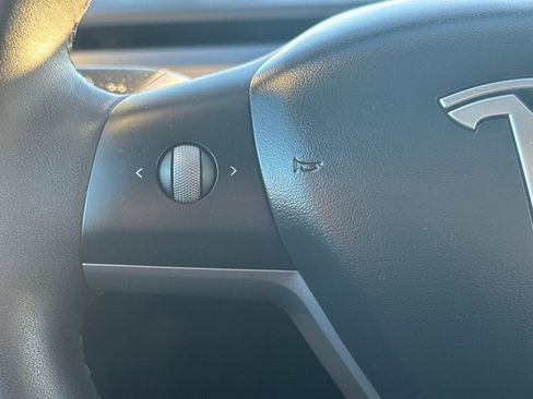 Used 2025 Tesla Model Y Long Range image 18