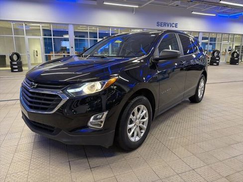 Used 2020 Chevrolet Equinox LS w/ LS Convenience Package image 2