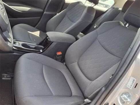 Used 2022 Toyota Corolla LE image 11